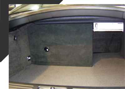 Custom Kühlschrank im Kofferraum eines PKW